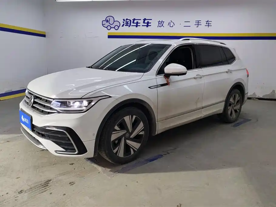 Volkswagen Tiguan L 2023 — фото 1