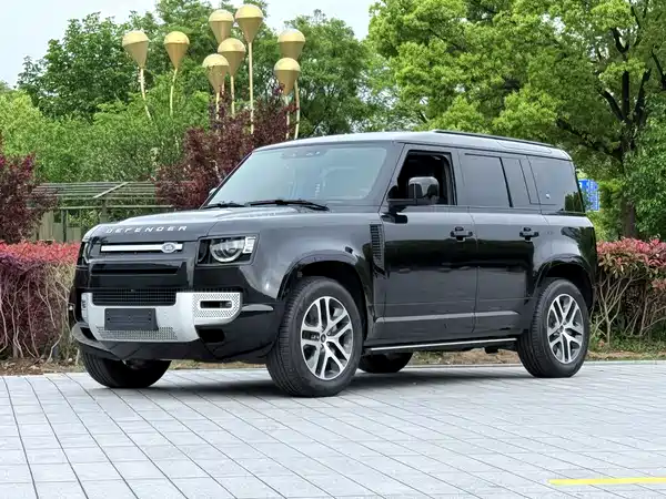 Land Rover Defender 2024