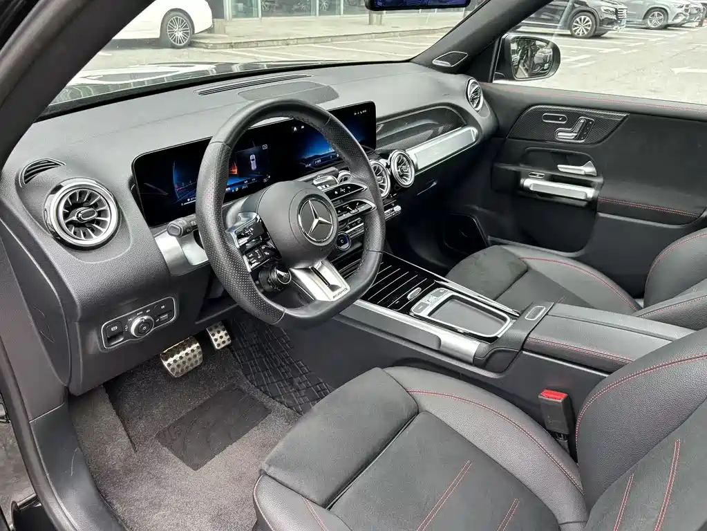 Mercedes-Benz GLB AMG 2025 — фото 9