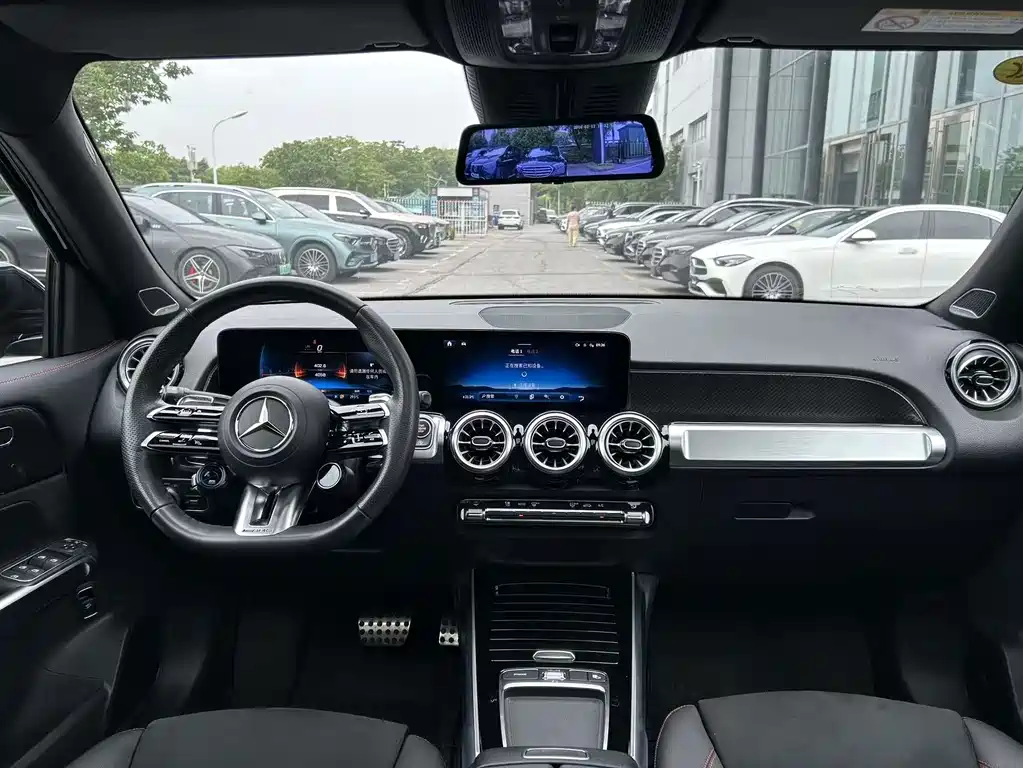 Mercedes-Benz GLB AMG 2025 — фото 16