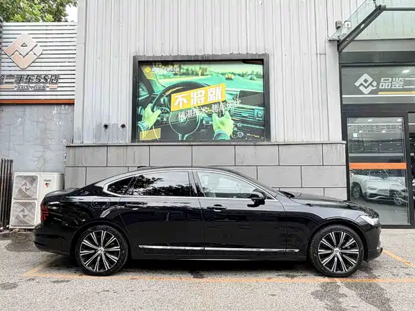 Volvo S90 2025