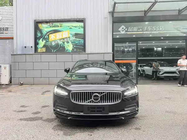 Volvo S90 2025