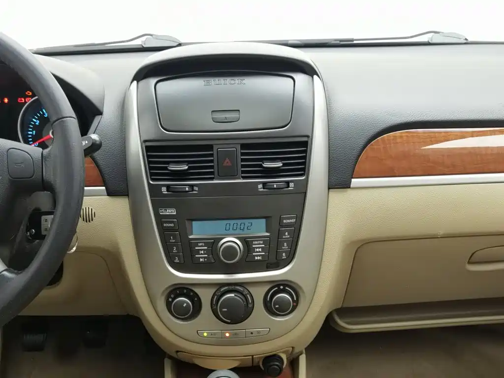 Buick Excelle 2013 — фото 12