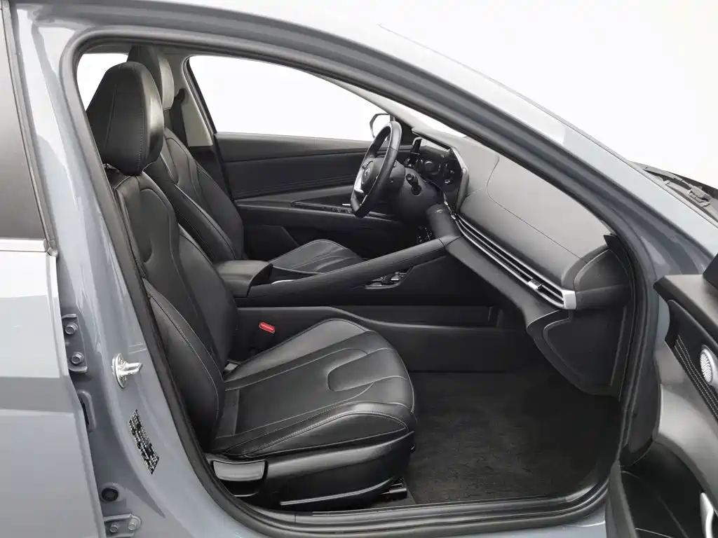Hyundai Elantra 2022 — фото 23