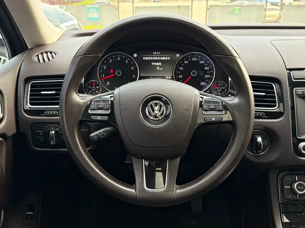 Volkswagen Touareg 2017 — фото 15
