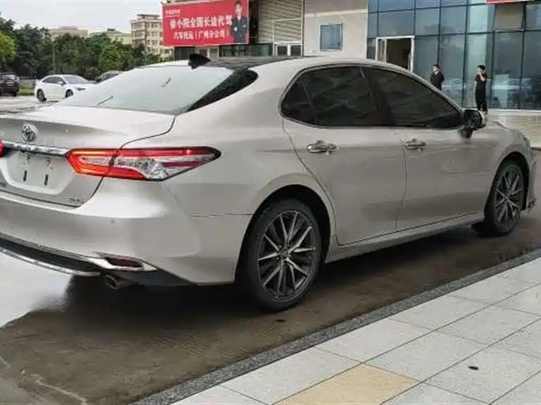 Toyota Camry 2022 — фото 8