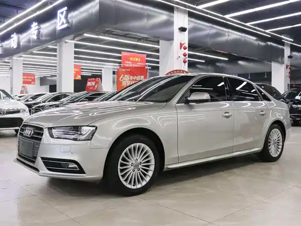 Audi A4L 2015