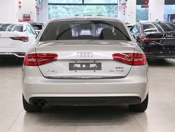 Audi A4L 2015