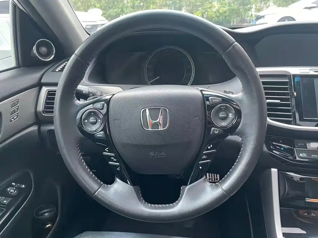 Honda Accord 2018 — фото 11
