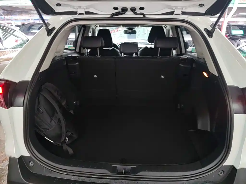 Toyota RAV4 2021 — фото 19