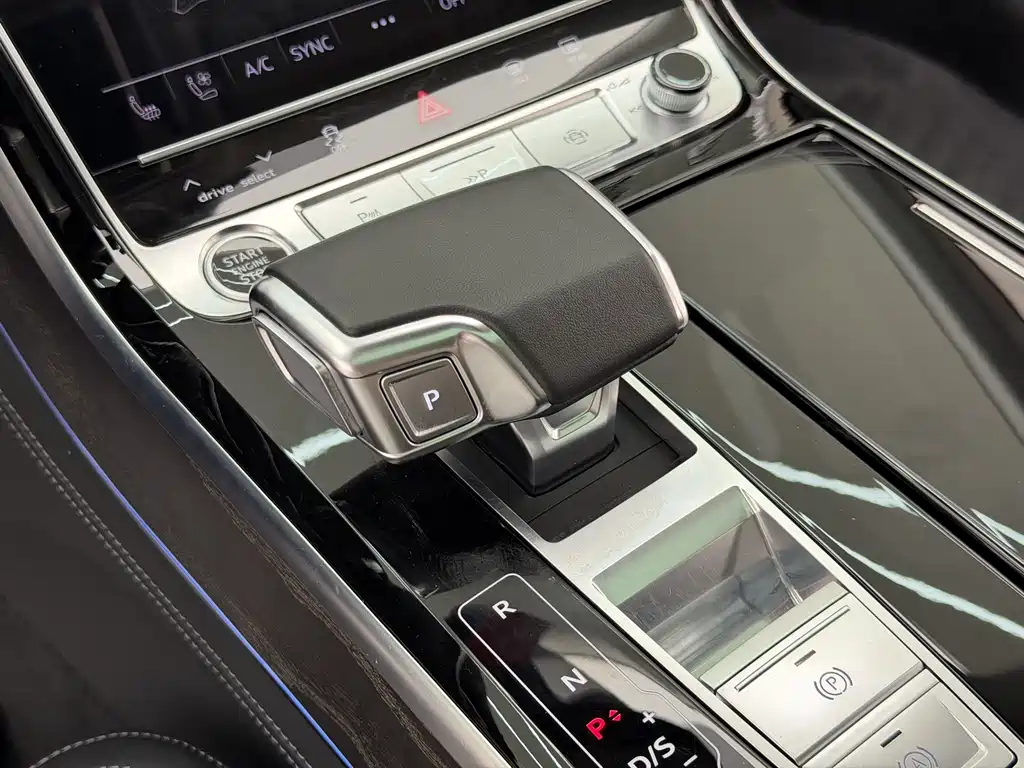 Audi A8 2023 — фото 19