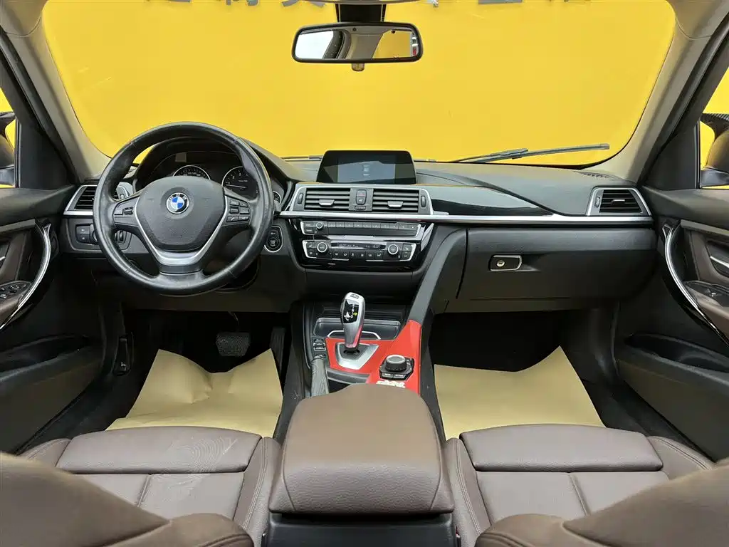 BMW 3 Series 2018 — фото 33