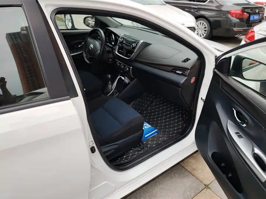 Toyota Yaris L 2015 — фото 8
