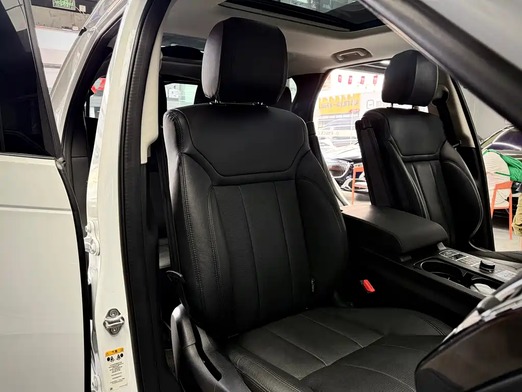 Land Rover Discovery 2019 — фото 19