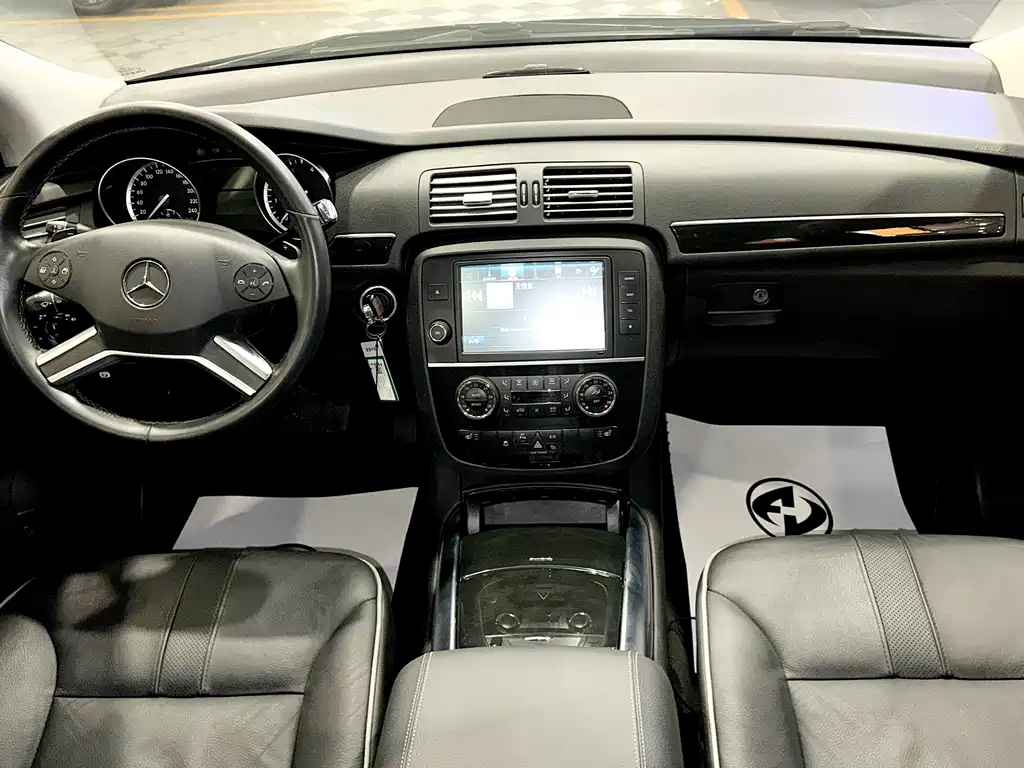 Mercedes-Benz R-Class 2017 — фото 5