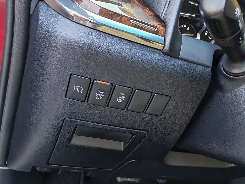 Toyota Alphard 2018 — фото 13