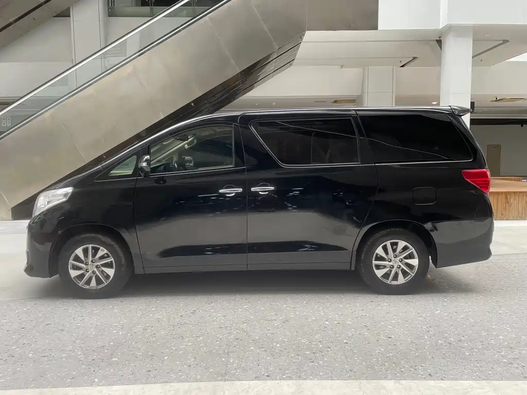 Toyota Alphard 2012