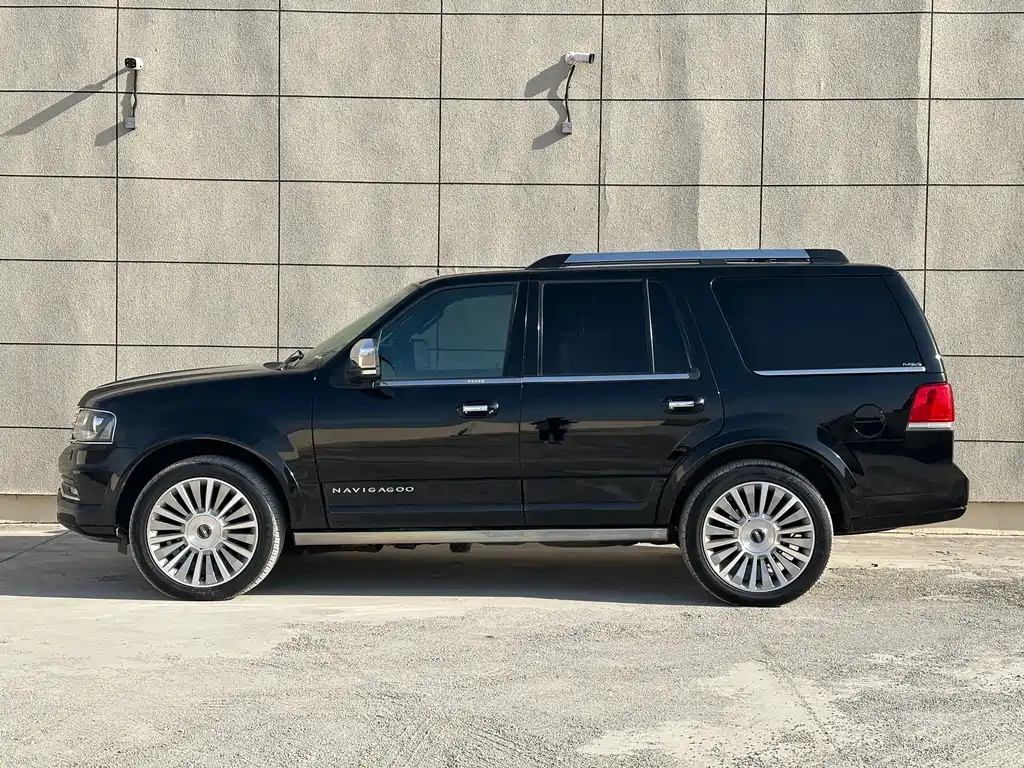 Lincoln Navigator 2018 — фото 13