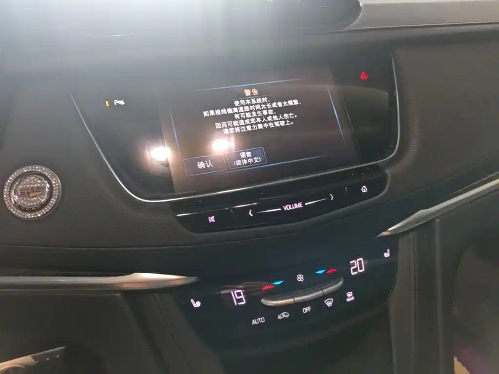 Cadillac XT5 2016 — фото 13