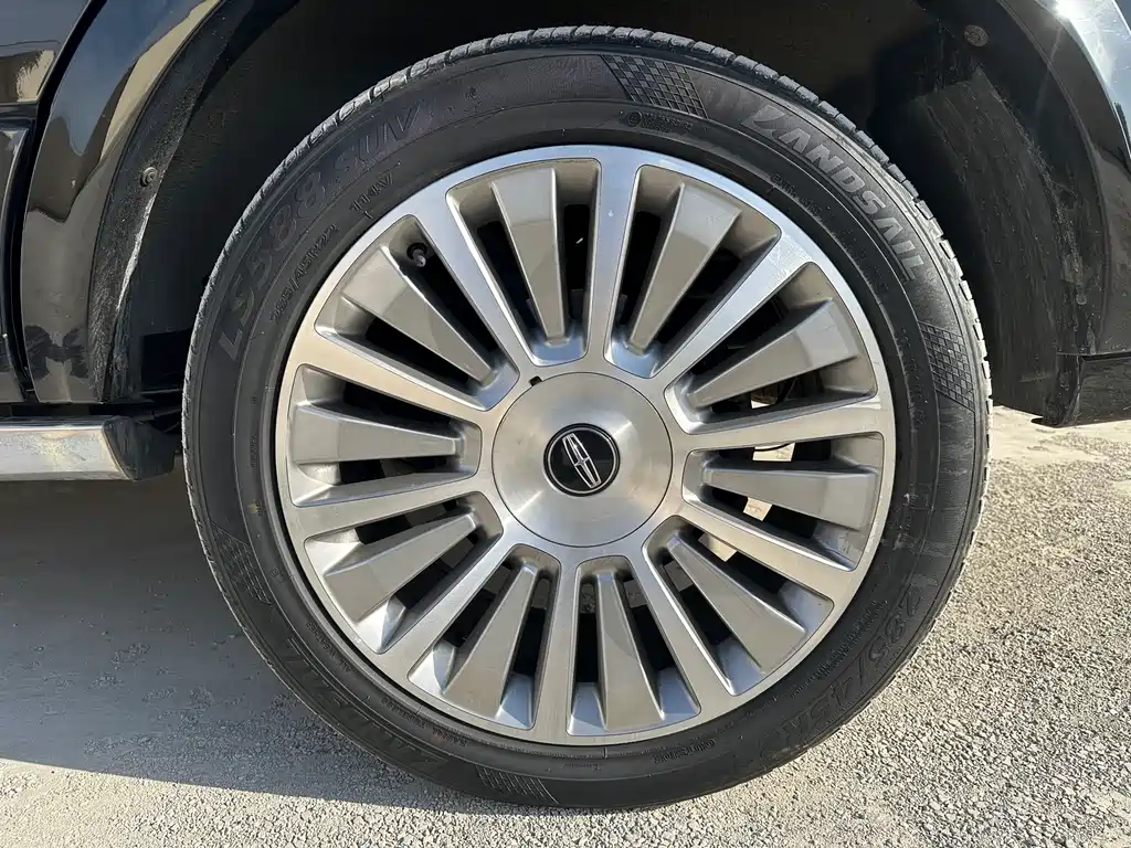 Lincoln Navigator 2018 — фото 16