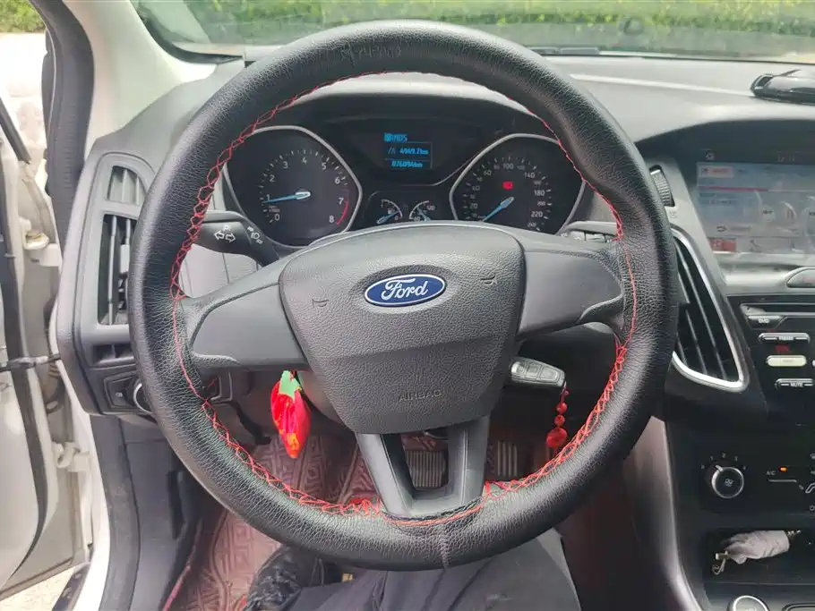 Ford Focus 2019 — фото 15