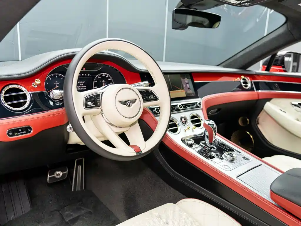 Bentley Continental 2023 — фото 11