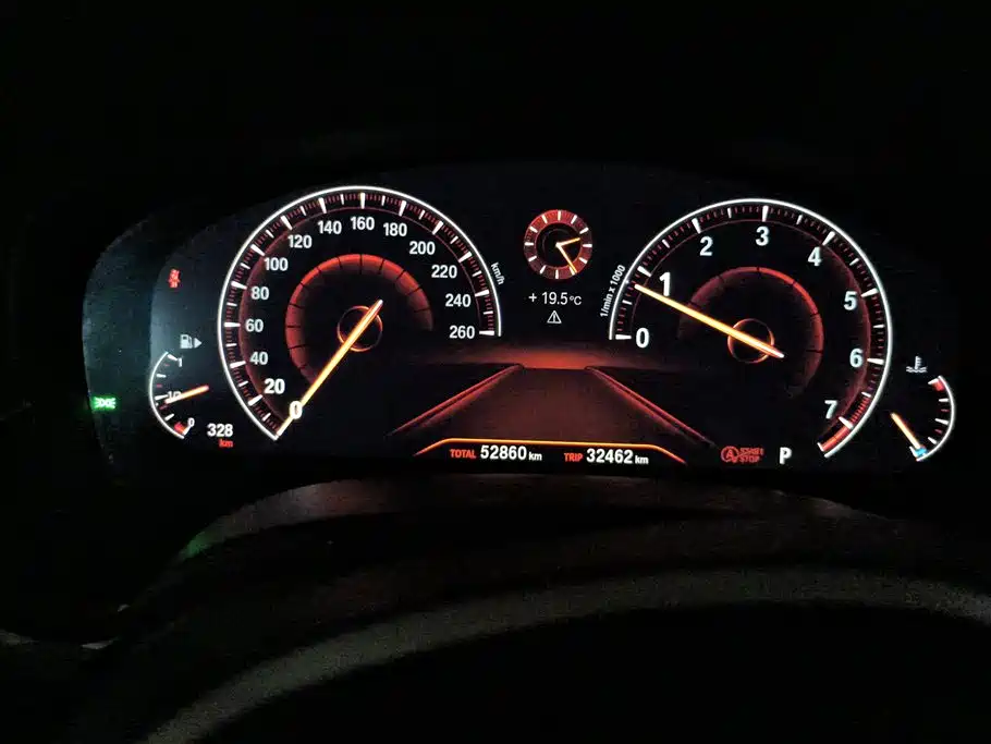 BMW 5 Series 2019 — фото 14