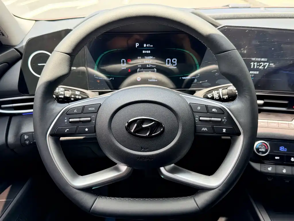Hyundai Elantra 2025 — фото 15