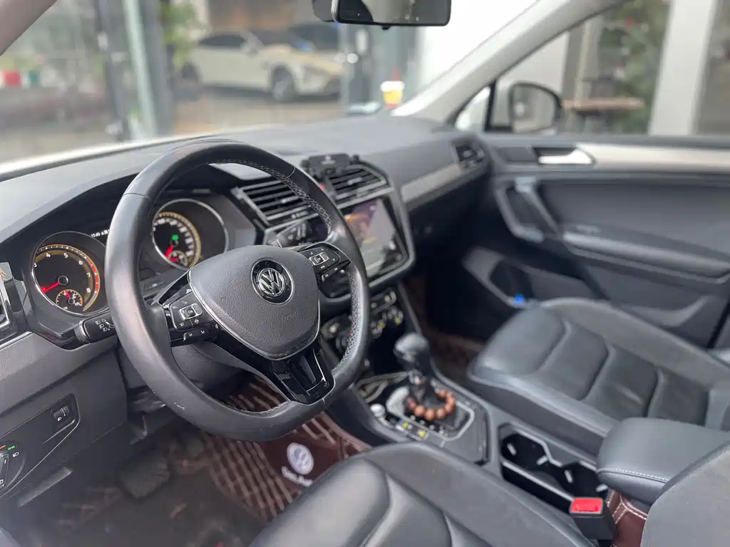 Volkswagen Tiguan L 2020 — фото 9