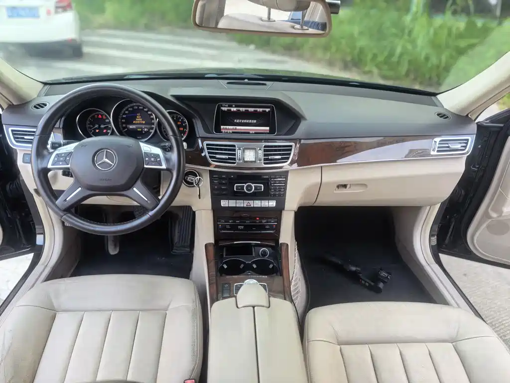 Mercedes-Benz E-Class 2013 — фото 15