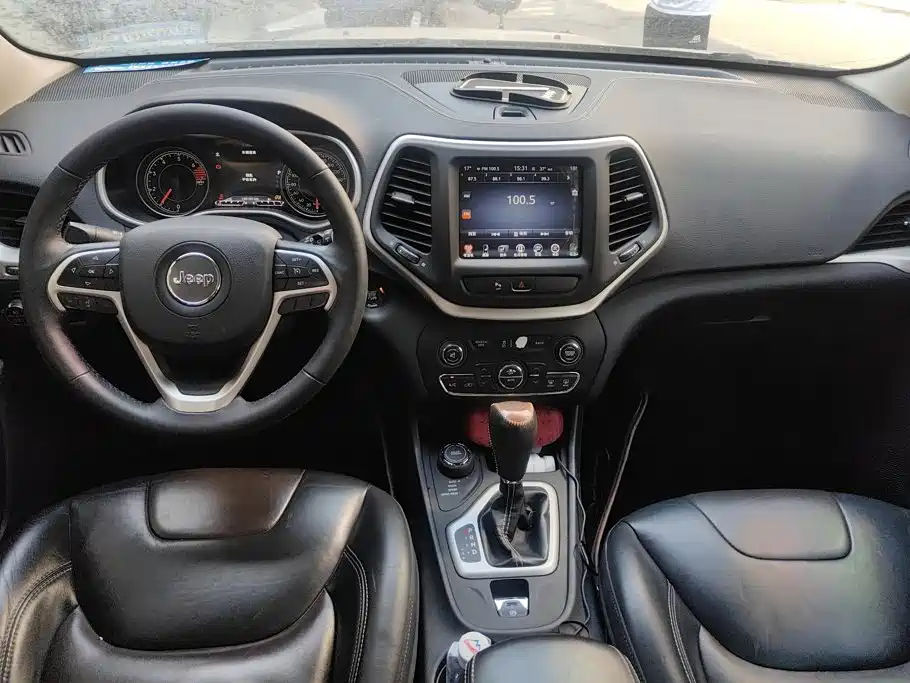 Jeep Cherokee 2016 — фото 12