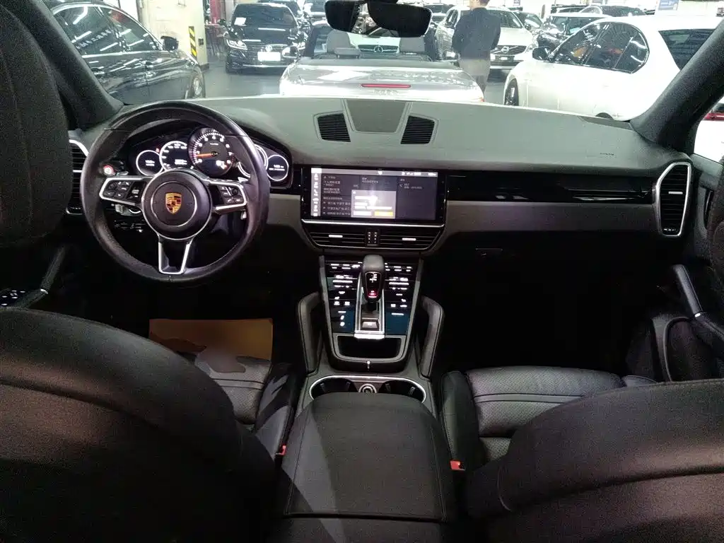 Porsche Cayenne 2018 — фото 6