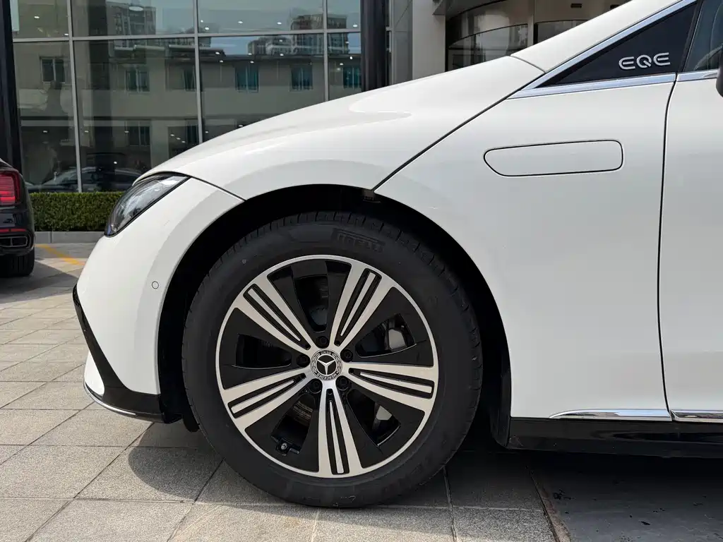Mercedes-Benz EQE 2025 — фото 12