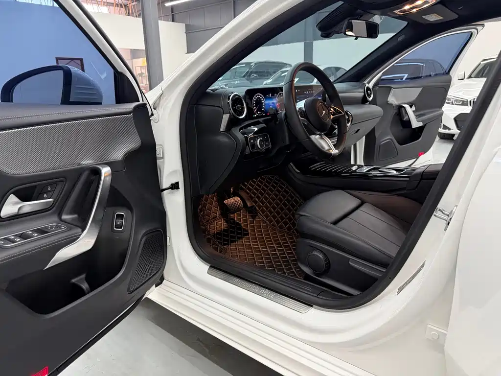 Mercedes-Benz A-Class 2023 — фото 12
