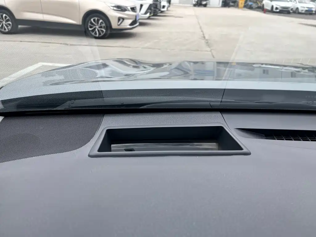 Toyota Camry 2023 — фото 15