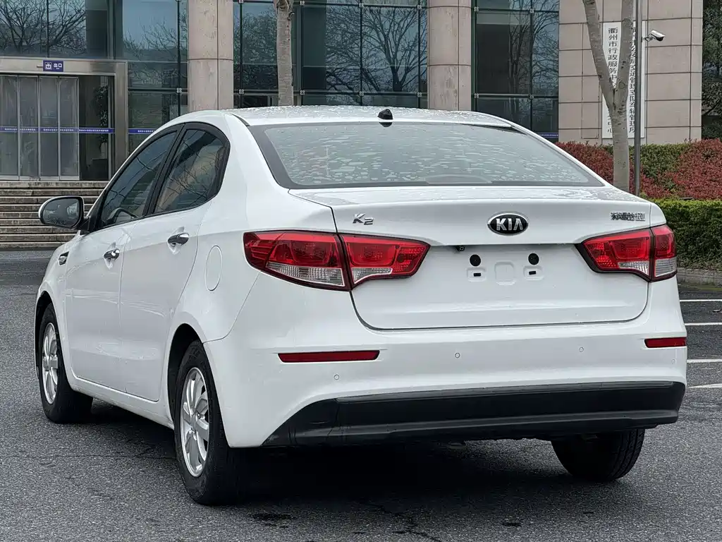 Kia K2 2015 — фото 3