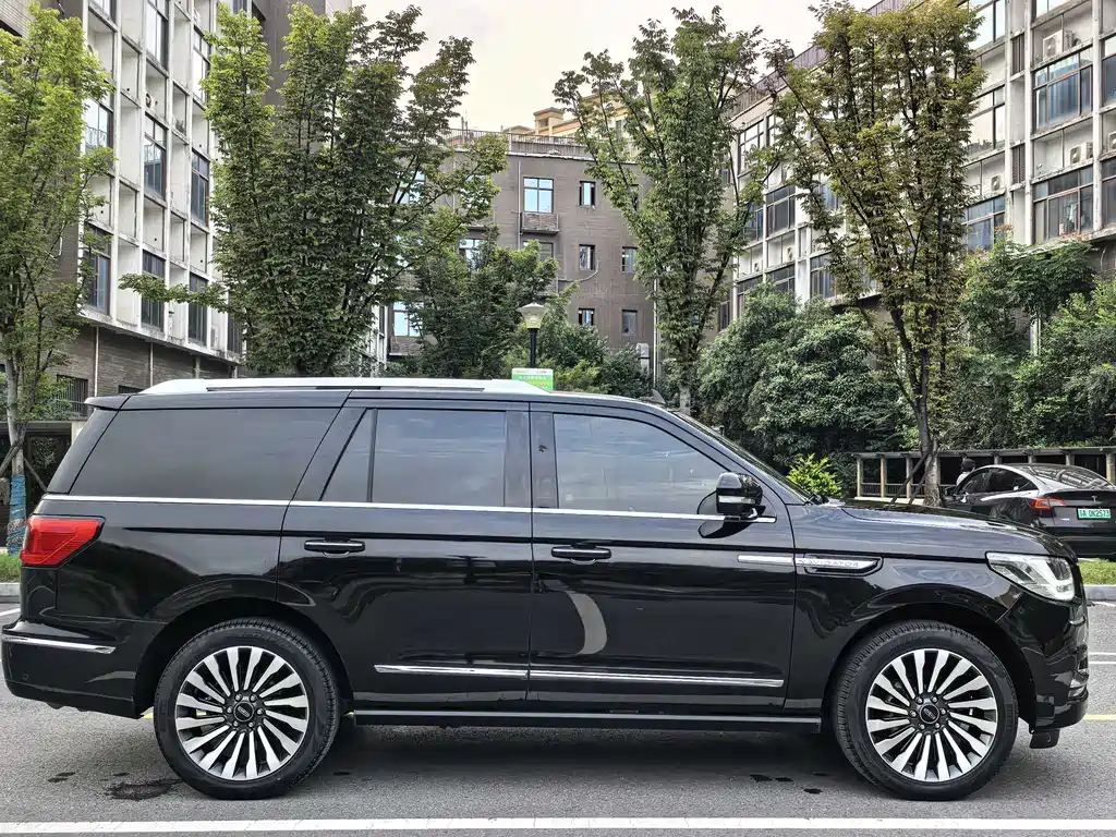 Lincoln Navigator 2023 — фото 7