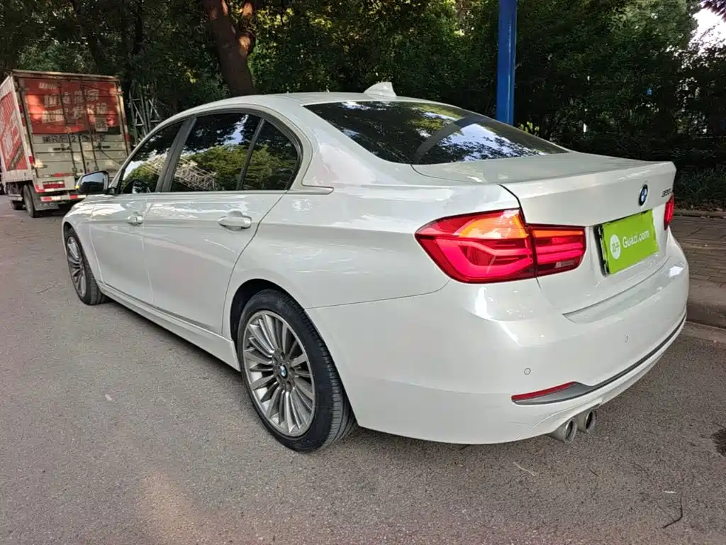 BMW 3 Series 2019 — фото 23