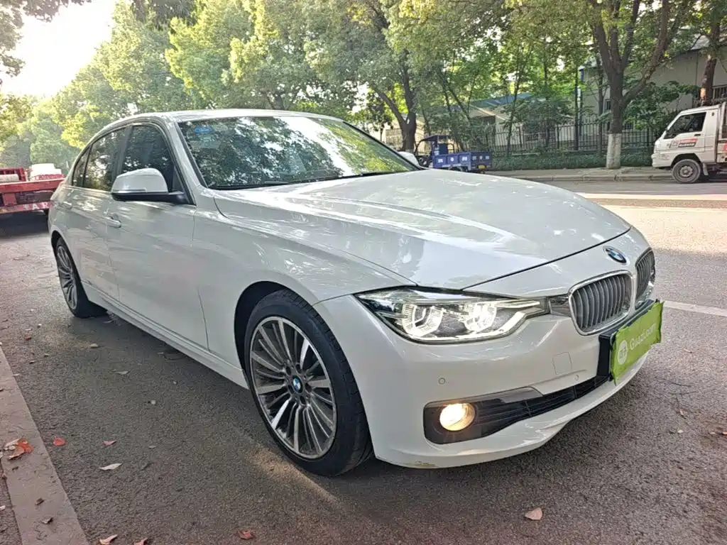 BMW 3 Series 2019 — фото 22