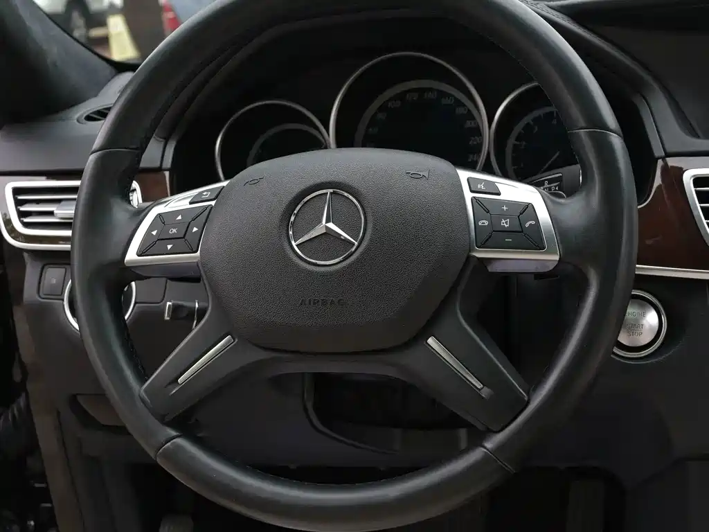 Mercedes-Benz E-Class 2014 — фото 12