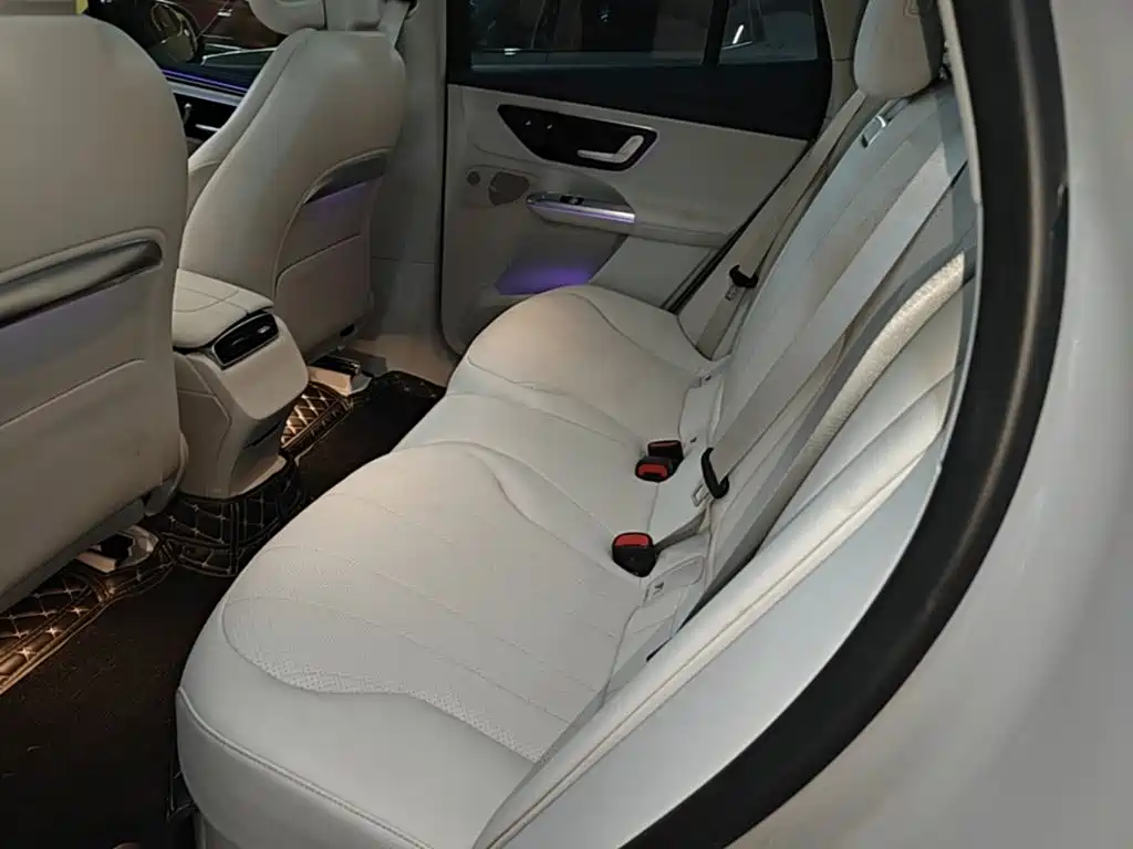 Mercedes-Benz EQE SUV 2023 — фото 17