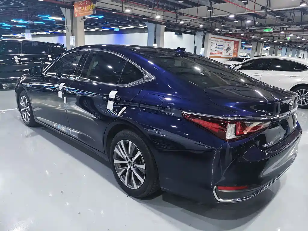 Lexus ES 2021 — фото 16