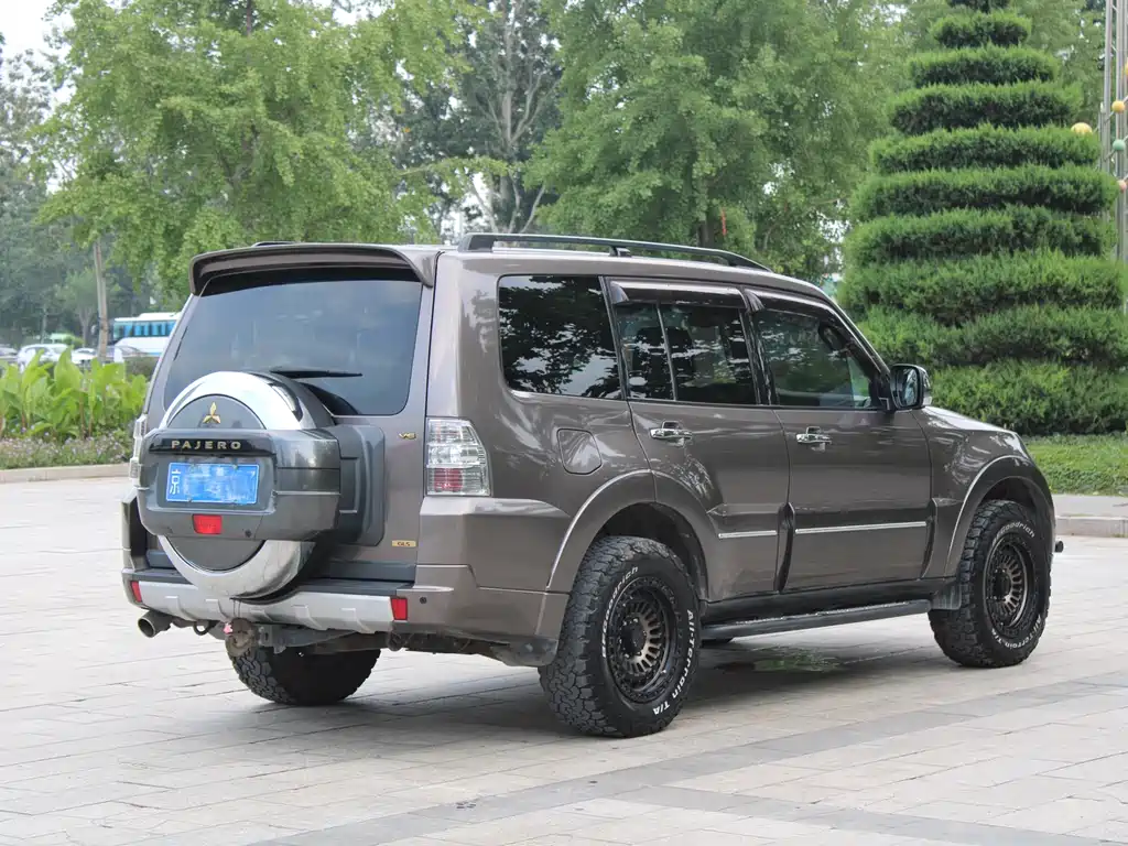 Mitsubishi Pajero 2016