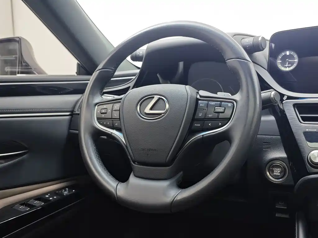 Lexus ES 2023 — фото 16