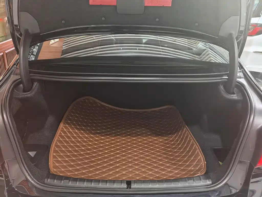 BMW 5 Series 2018 — фото 13