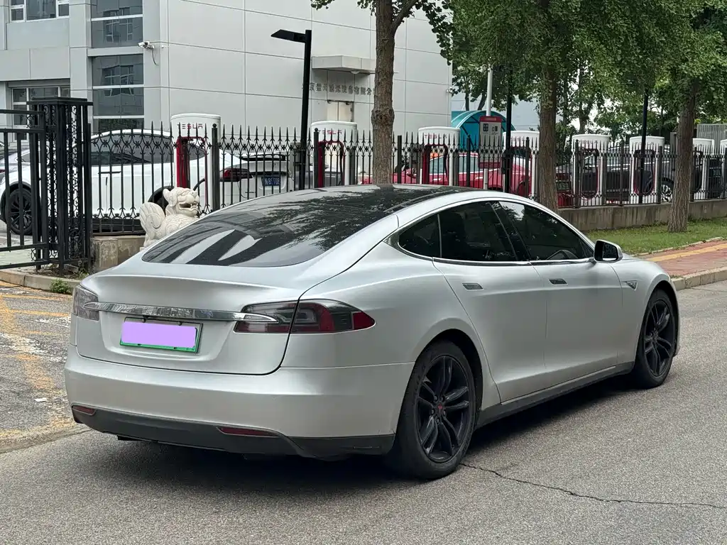 Tesla Model S 2014 — фото 6