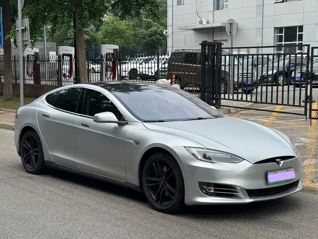 Tesla Model S 2014 — фото 4