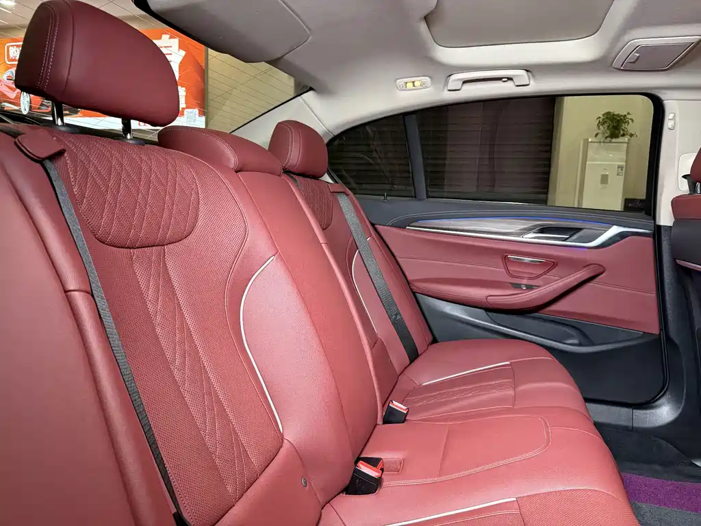 BMW 5 Series 2021 — фото 11