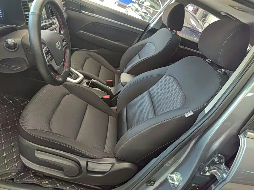 Hyundai Elantra 2019 — фото 15