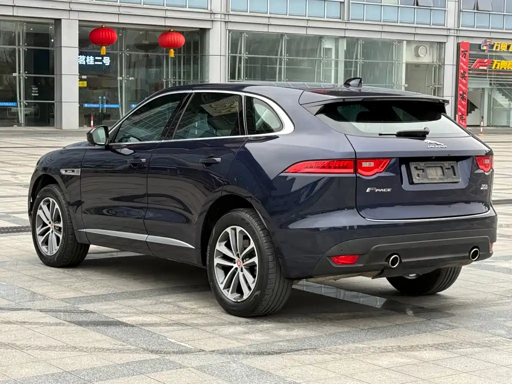 Jaguar F-PACE 2017 — фото 23